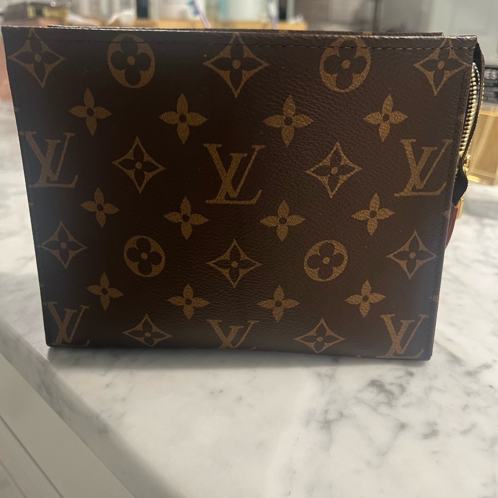Louis Vuitton Monogram Canvas Toiletry 19